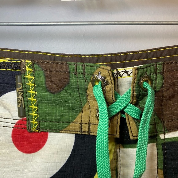 Vintage Quicksilver army & navy camo swim shorts - Picture 8 of 15